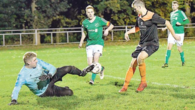 Teutonia festigt ersten Platz mit Derbysieg