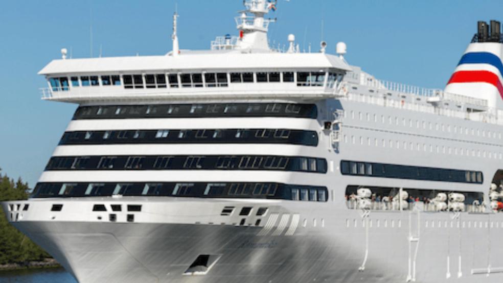 Die »MS Romantika«, die Eemshaven mit Kristiansand verbinden soll, wurde 2000 in Finnland gebaut und gehört der estländischen Tallink Reederei.  © Foto: HNL