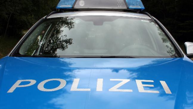 Tierkadaver in Plastiktüte am Altkleider-Container