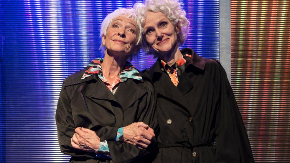 Lebhaft und souverän: Annagerlinde Dudenhoff als Ute K. (rechts) und Sybille Hellmann als Ute. © Foto: Volker Beinhorn