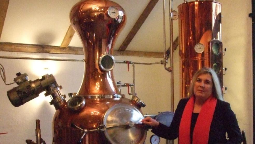 Heidi Brintrup in ihrer »Ida Destille« in Idafehn. © Foto: Scherzer