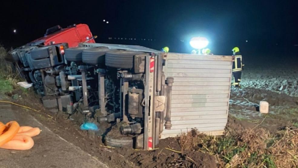 Die Straße wurde nach ca. vier Stunden Vollsperrung wieder für den Verkehr freigegeben. © Feuerwehr