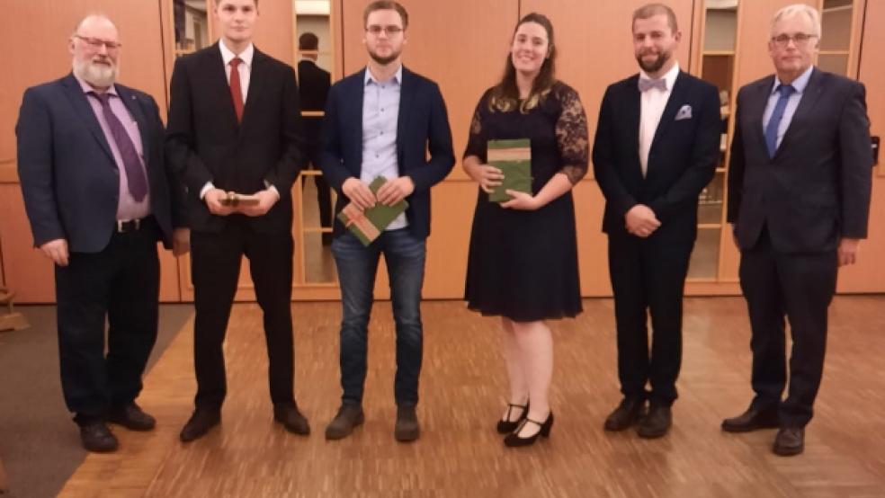 Auszeichnung für besondere Leistungen (von links): Justus Ackermann, Arie Sinnige, Dirk Jürgens, Geske Lühring, Helmut Harms und Mathias Schmidt. © Foto: LHV