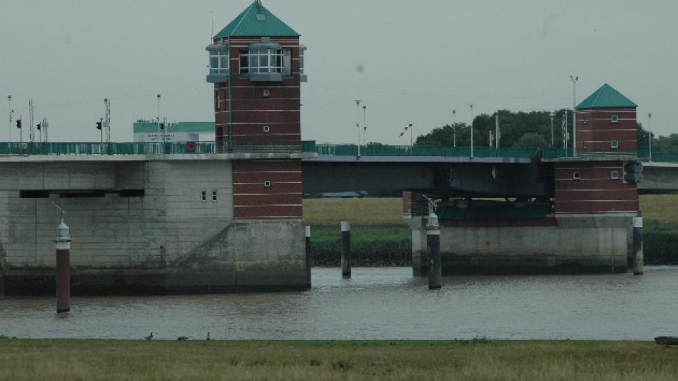 Die Jann-Berghaus-Brücke wird morgen von 6 bis 23 Uhr für den Kfz-Verkehr nicht passierbar sein. Der Grund ist ein Warnstreik im öffentlichen Dienst. © Foto: Szyska
