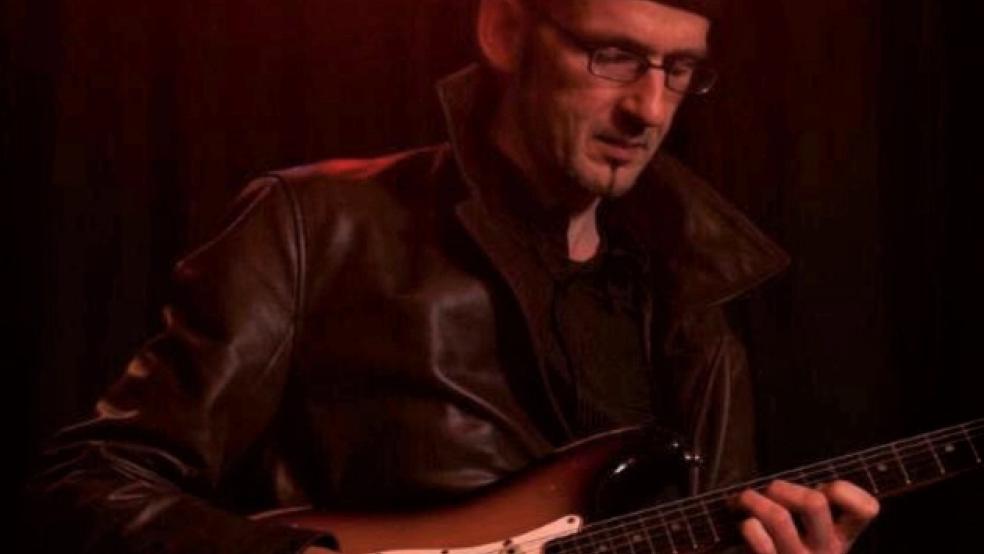 Der Musikcoach Holger Lorenz ist beim neuen Bandprojekt des Jugendzentrums Leer wieder mit von der Partie. © Foto: privat