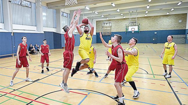 TuS-Basketballer fertigen Zetel II im vierten Viertel ab