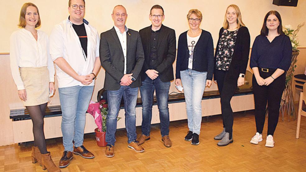 Der neue Vorstand des TurnerMusikVereins: Von links Wiebke Sonnenberg, Marcel Müller, Ingo Schmidt, Dennis Janssen, Heidi Giese, Stella Warnders und Emma Frey. Es fehlen: Lars de Buhr, Heinz-Werner Post, Jannette de Boer und Sonja de Buhr © TMV