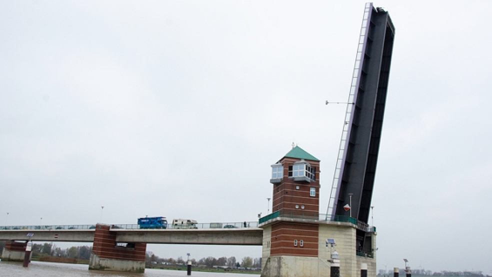 Die Jann-Berghaus-Brücke wird am morgigen Mittwoch erneut von 6 Uhr bis 23 Uhr gesperrt sein.  © Foto: Hanken