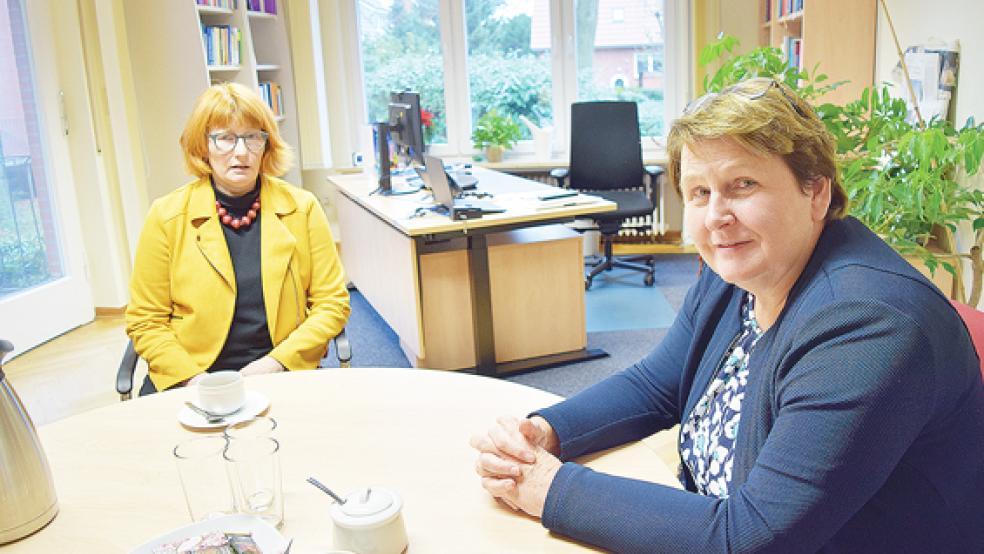 Hanne Modder (rechts) im Gespräch mit Kirchenpräsidentin Susanne Bei der Wieden.  © Foto: SPD