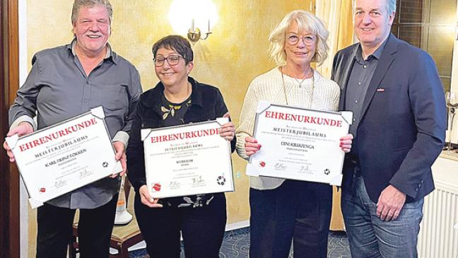 Ehrenurkunden für drei Meister des Friseur-Faches