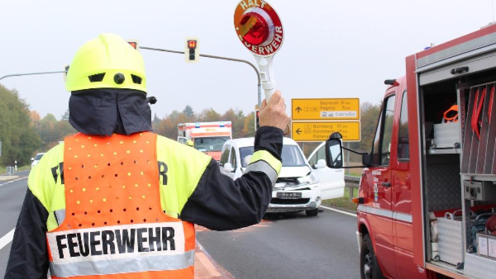 Die Feuerwehr konnte verhindern, dass ein Auto, das im Orsteil Rajen auf die Berme geraten war, weiter abrutschte und im Kanal landete. © Foto: Pixabay