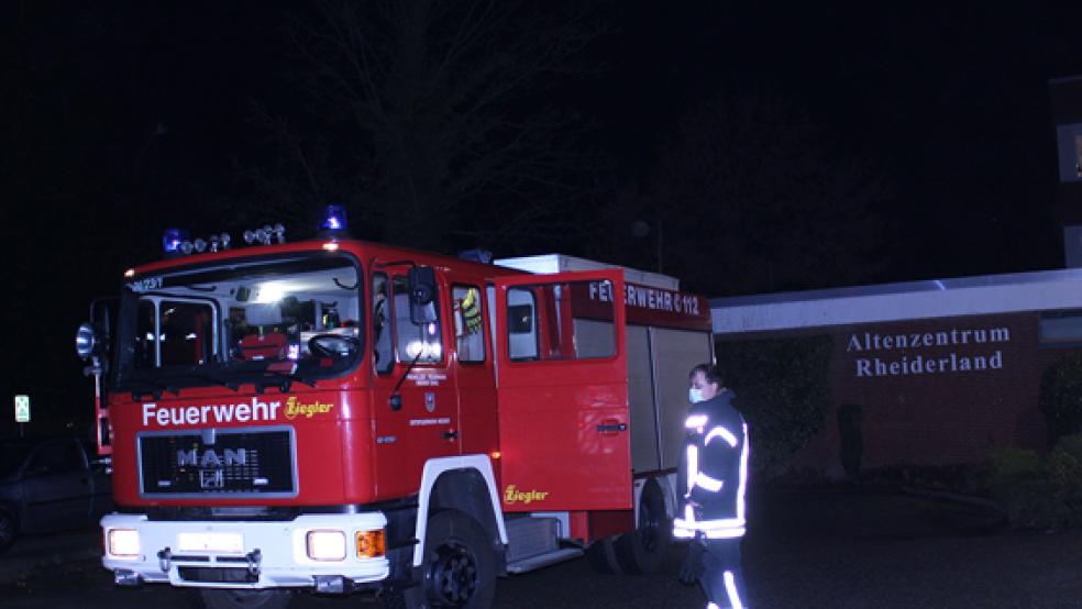Die Feuerwehr Weener war gestern Abend im Altenzentrum im Einsatz. Ein Topf mit angebranntem Essen hatte die Brandmeldeanlage ausgelöst.  © Foto: Feuerwehr / Rand