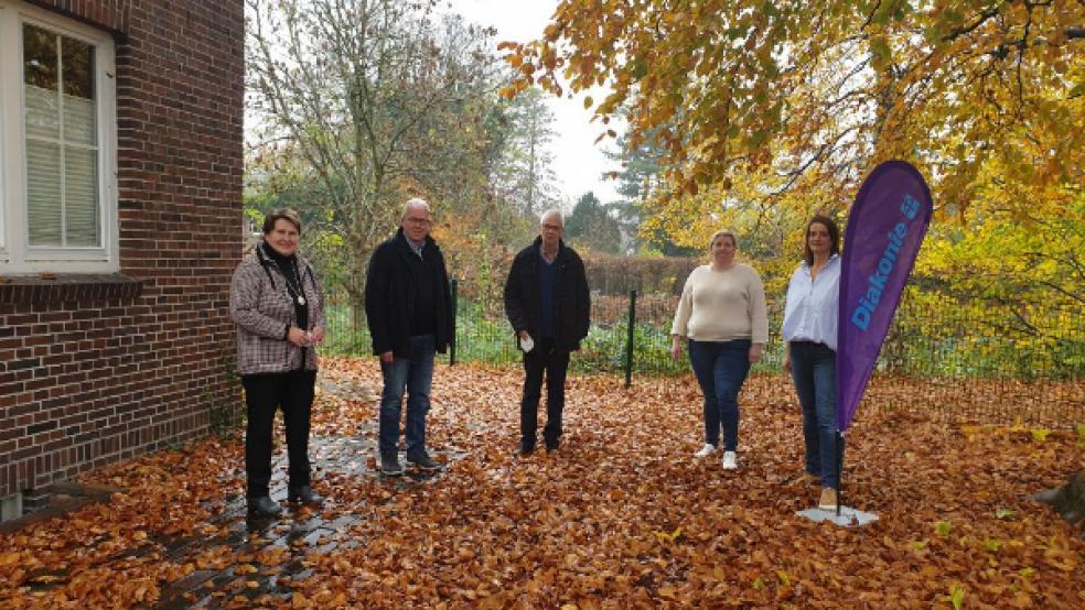 Besuch bei der Diakoniestation in Weener (von links): Hanne Modder, Anno Steevens, stellvertretender Vorsitzender, Karlheinz Hinderks, Vorsitzender, Anja Smid, Pflegedienstleitung, und Hanna Koenen, Geschäftsführung. © Foto: Diakonie