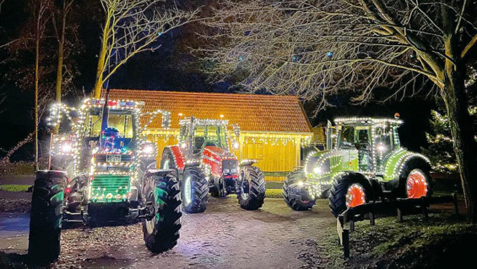 Die beleuchteten Schlepper bieten einen imposanten Anblick in der Dunkelheit.  © Foto: LSV