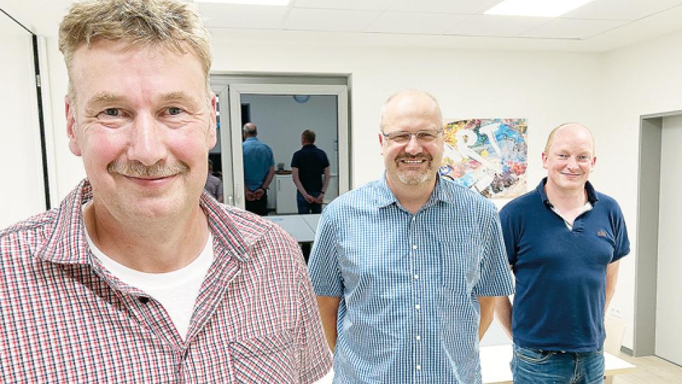 Gehören dem »Steernsnupp«-Vorstand an (von links): Ernst Berends aus Weener (Vorsitzender), Heiner Kruse aus Bunde (2. Vorsitzender) und Gerrit Gathen aus Filsum (Geschäftsführer).  © Foto: Boelmann