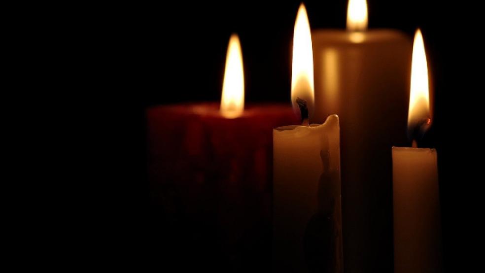 Im Kreis Leer ist ein 75-jähriger Mann, im Kreis Wittmund eine Frau aus der Altersgruppe der über 80-Jährigen in Verbindung mit Covid 19 verstorben. © Foto: Pixabay (Symbolbild)