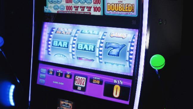 Einbrecher knacken Spielautomaten