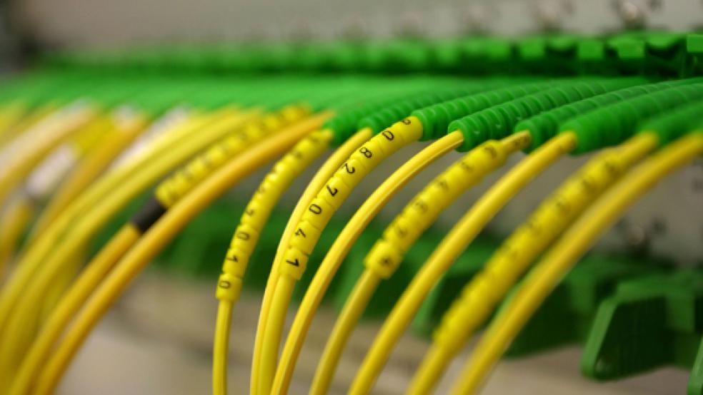 Schnelles Internet per Glasfaser - von der Förderung von Land und Bund profitieren auch die Stadt Weener sowie die Gemeinden Bunde und Jemgum.  © Foto: EWE