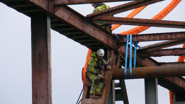 Morgen soll es mit der Brücke klappen