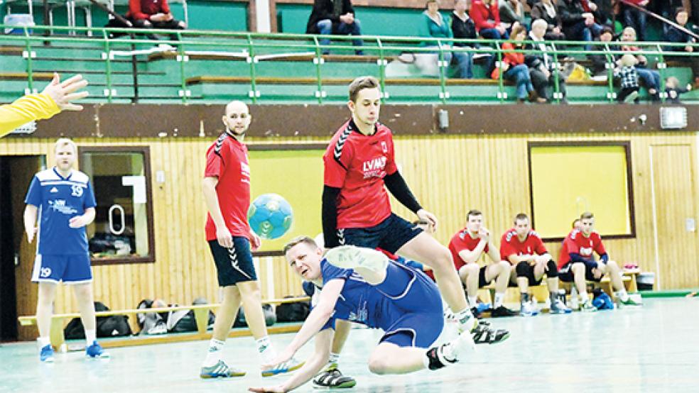 Die Oberschulhalle, in der der TuS Holthusen spielt, ist groß genug, um derzeit unter 2G-Regelung trainieren zu dürfen.  © Foto: Bruins
