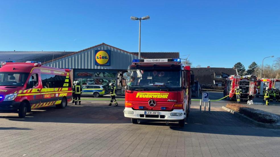 Die Feuerwehr war heute beim Lidl-Markt an der Ubbo-Emmius-Straße in Leer im Einsatz.  © Foto: Feuerwehr