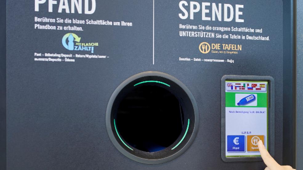 Zwei Beschäftigte des Lidl-Marktes waren offenbar im Bereich der Leergut-Automaten mit einem unbekannten Stoff in Berührung gekommen und klagten anschließend über starkes Unwohlsein. © Foto: Lidl (Symbolfoto)