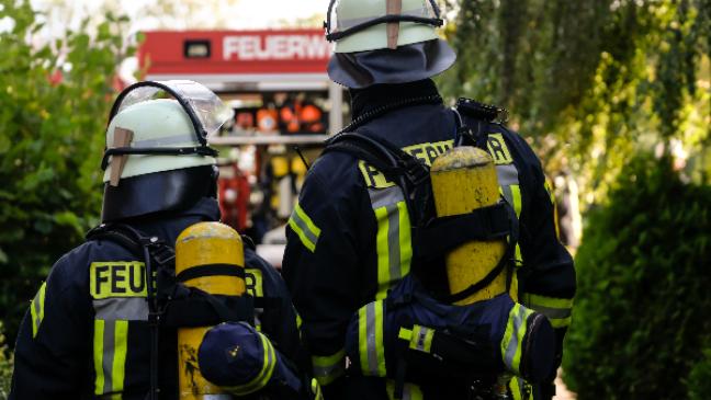Auto stand in Flammen