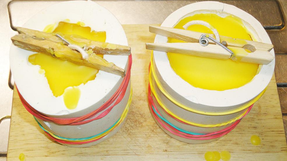 Nach ein bis zwei Stunden ist das Wachs in der Gussform abgekühlt und ausgehärtet.  © Fotos: Klüß