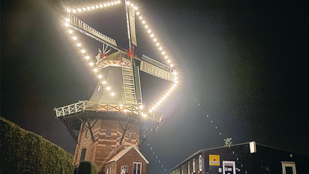 Im stimmungsvollen »Lichterkleid« präsentiert sich in dieser Zeit die Mühle Wichers in Stapelmoor.  © Foto: Hanken