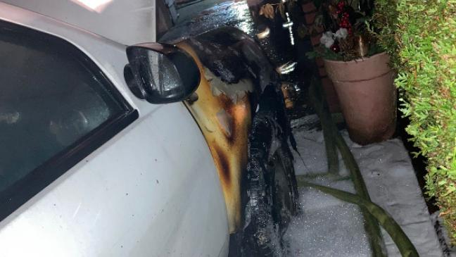 Auto brannte in Garage