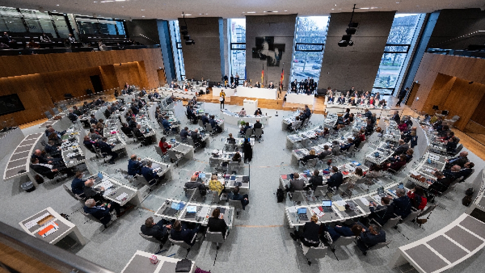 Einen Sitz im Niedersächsischen Landtag möchten sowohl erfahrene Abgeordnete als auch ehrgeizige Neulinge ergattern. © Foto: Stratenschulte (dpa)
