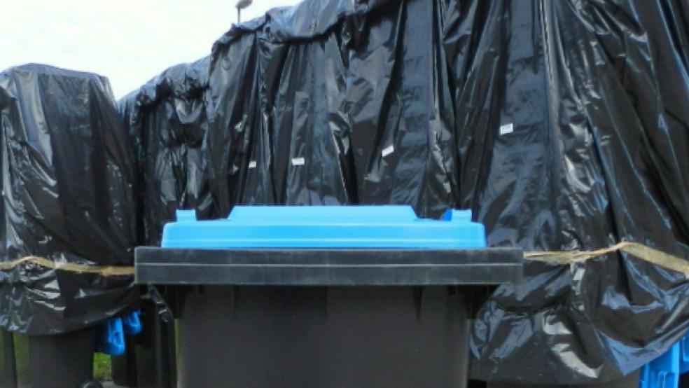 Die neuen blauen Tonnen werden im gesamten Landkreis Leer verteilt.  © Foto: Archiv