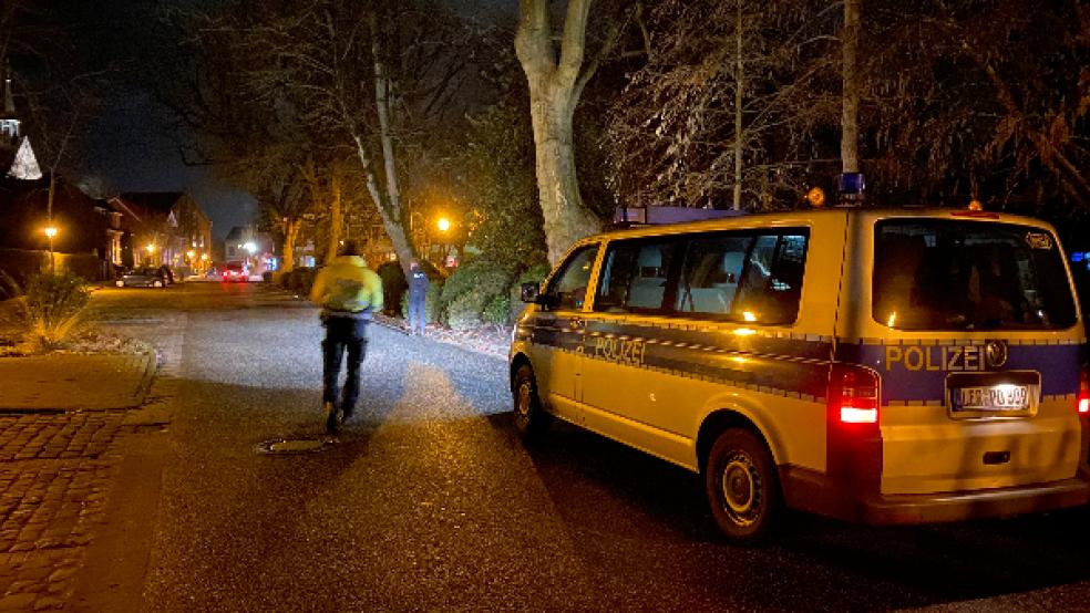 In der Marktstraße in Weener kam es auch zur Kontrolle eines »Spaziergängers« durch die Polizei. © Foto: Hanken