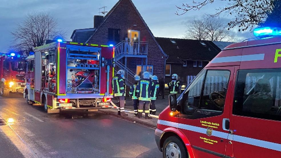 MIt einem Großaufgebot war die Feuerwehr gestern in Hinte im Einsatz. In einem Zimmer einer Asylunterkunft war ein Brand ausgebrochen. © Foto: Feuerwehr