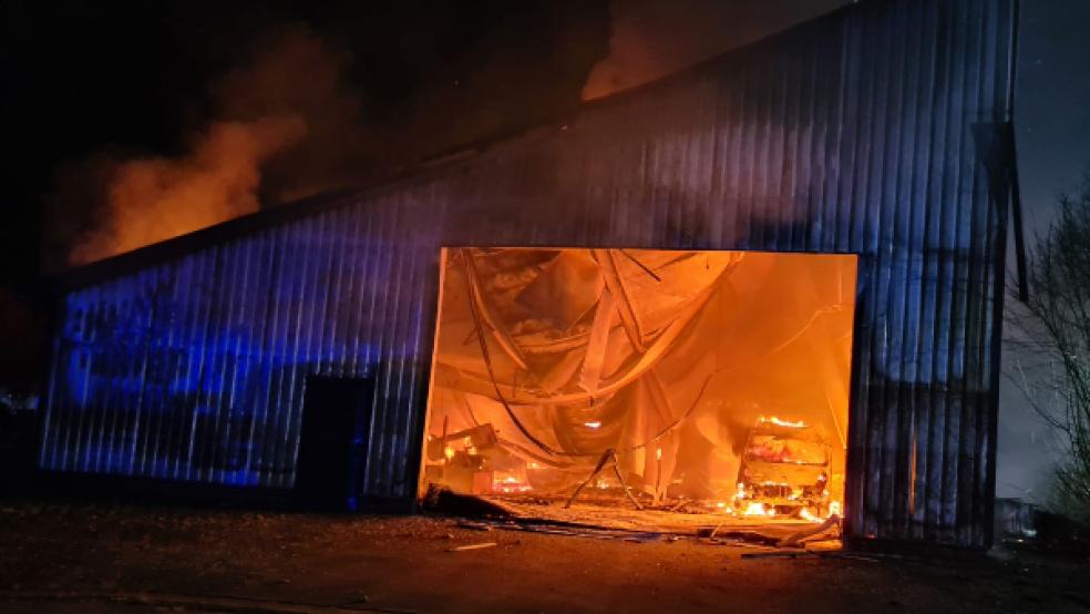 Der Einsatz hielt die Feuerwehrleute bis in die frühen Morgenstunden auf Trab. © Foto: Feuerwehr