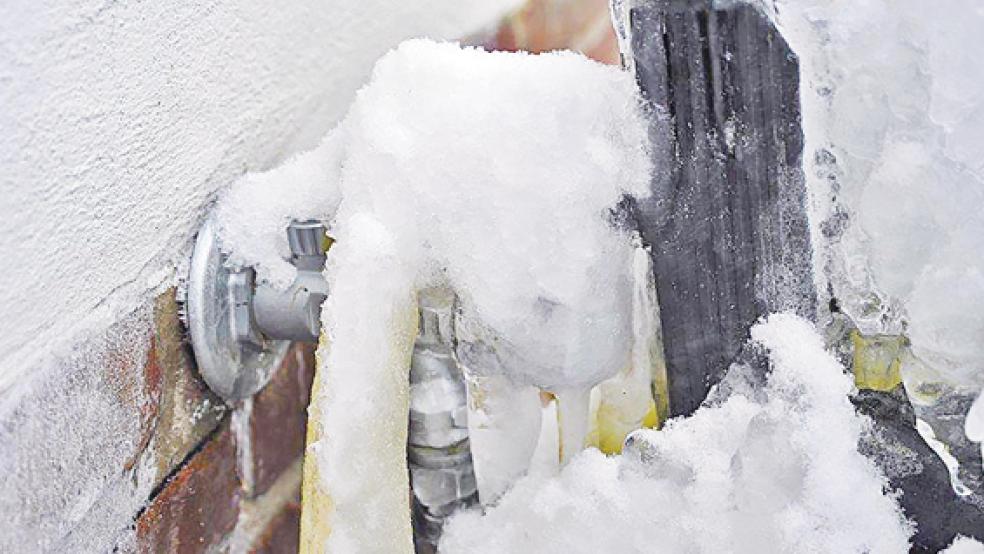 Wenn es soweit kommt, ist mit dem Wasseranschluss nicht mehr viel anzufangen. Die Ostfriesische Landschaftliche Brandkasse warnt vor Frostgefahren.  © Foto: Brandkasse