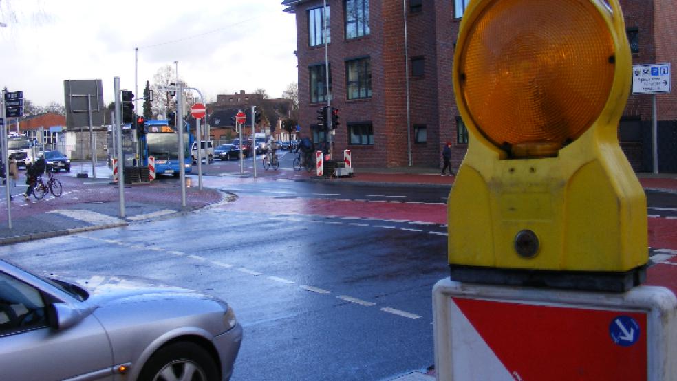 Auch rund acht Wochen nach dem Abschluss der Bauarbeiten ist die neue Ampelanlage an der Kreuzung 