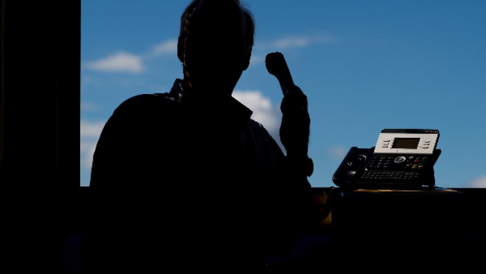 Schockanrufe: Kriminelle haben eine 72-Jährige aus dem Landkreis Leer um 60.000 Euro erleichtert.  © Foto: Stratenschulte (dpa) 