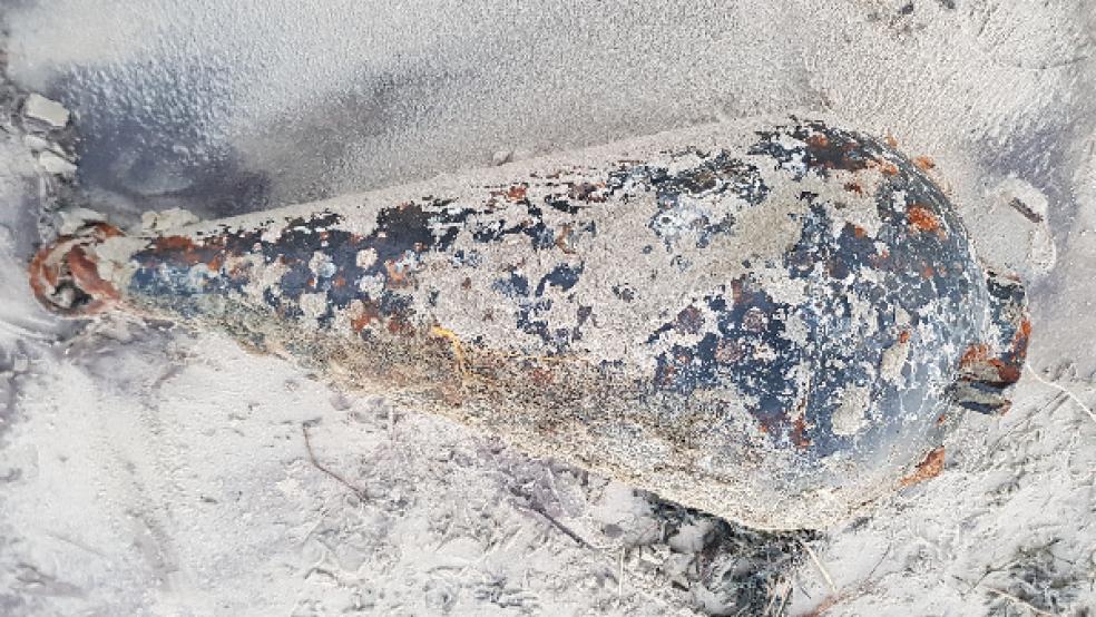 Am Strand von Juist wurde am Freitagmorgen eine Sprengboje gefunden. © Foto: Polizei