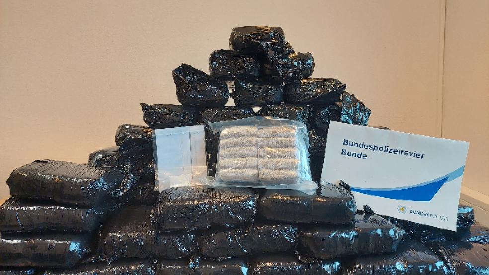 In einem fachmännisch eingebauten Versteck in dem Auto des 29-jährigen Niederländers stießen die Bundespolizisten auf 60 Päckchen mit jeweils rund einem Kilogramm Haschisch. © Foto: Bundespolizei