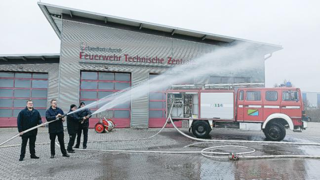 Feuerwehrwagen für Tansania überholt