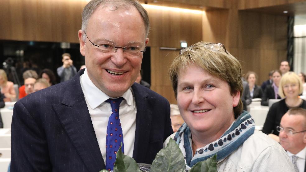 Die Bunderin Hanne Modder, hier mit Niedersachsens Ministerpräsident Stephan Weil, verzichtet nicht nur auf eine Kandidatur bei der Landtagswahl, sondern tritt auch als SPD-Bezirksvorsitzende nicht wieder an. © Foto: Landtag Niedersachsen