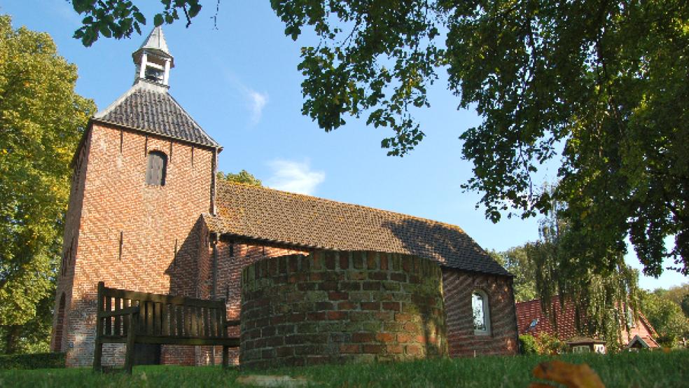 Die klassizistische Backsteinkirche wurde 1820 in Nendorp errichtet, der Glockenturm stammt bereits von 1754.  © Foto: Szyska (Archiv)