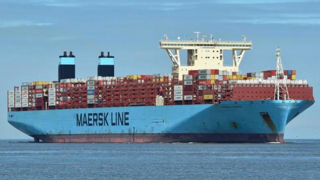 Containerschiff läuft vor Wangerooge auf Grund