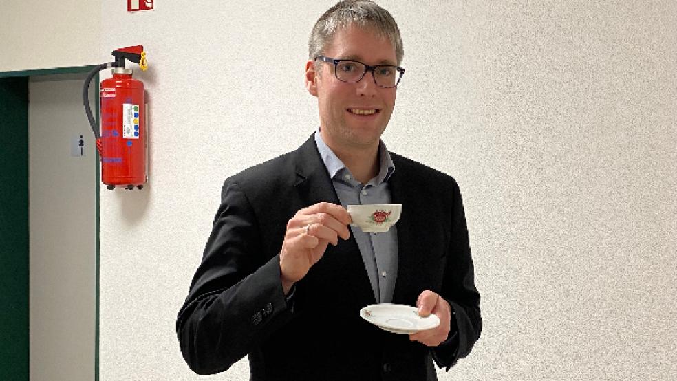 Seit 1. November 2021 ist Heiko Abbas hauptamtlicher Bürgermeister der Stadt Weener. © Foto: Kuper