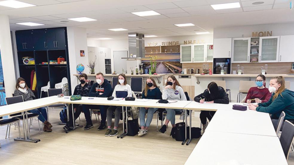 Im Bunder Familienzentrum nahmen diese Neuntklässler der Oberschule an einem Bewerbungstrainingsseminar teil.  © Fotos: Boelmann