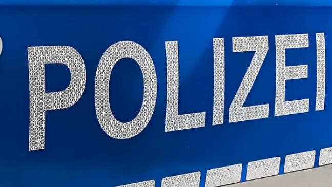 Gegen Schutzplanke geprallt