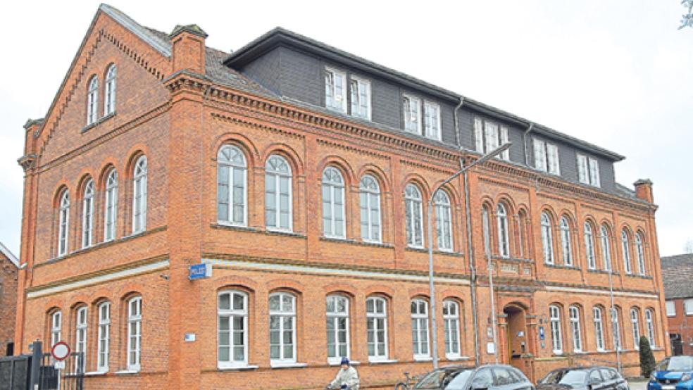 Das Gebäude des Polizeikommissariats Papenburg ist dringend sanierungsbedürftig.  © Foto: Schade