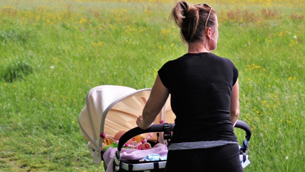 In einem Kinderwagen, hier ein Symbolfoto, hatte eine junge Frau in Moormerland bei einem versuchten Ladendiebstahl ihr Diebesgut versteckt.  © Foto: Pixabay