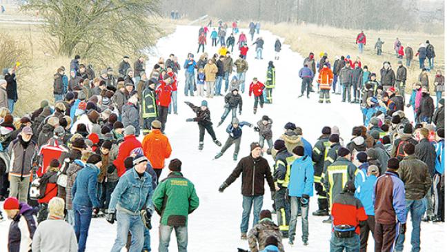 Zehn Jahre her: zwei Dörfer »up Schöfels«